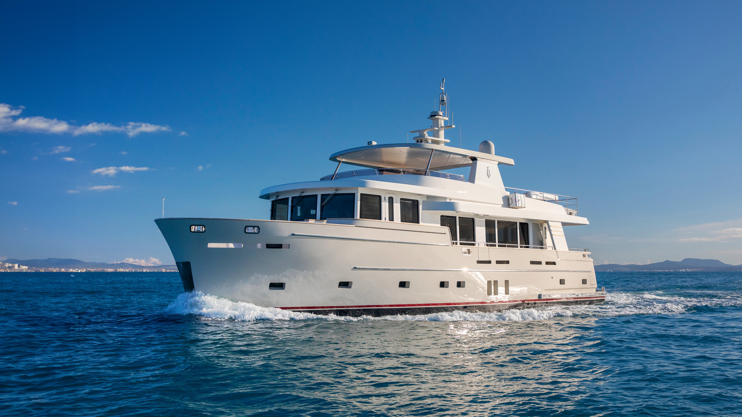 Volledige navigatie-, communicatie- en internetsysteem van Simrad & Peplink